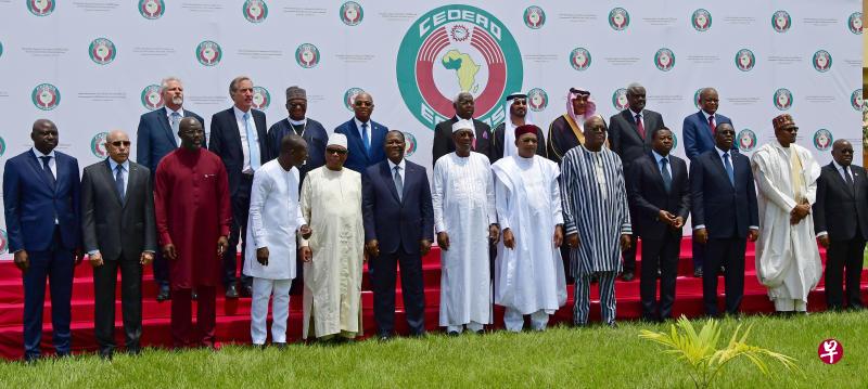 西非国家经济共同体(ECOWAS)峰会周六于布基纳法索首都瓦加杜古召开。(路透社) 西非国家经济共同体(ECOWAS)峰会周六于布基纳法索首都瓦加杜古召开。(路透社)