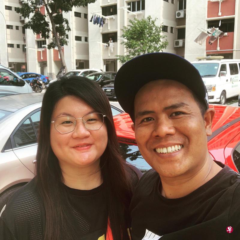 小贩夫妻档邹佩伶(左)和阿斯里互相包容与扶持,档口的生意蒸蒸日上。(受访者提供) 小贩夫妻档邹佩伶(左)和阿斯里互相包容与扶持,档口的生意蒸蒸日上。(受访者提供)