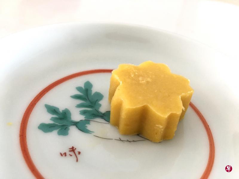 绿豆去了皮,做出来的绿豆糕就不是绿色。(作者提供) 绿豆去了皮,做出来的绿豆糕就不是绿色。(作者提供)