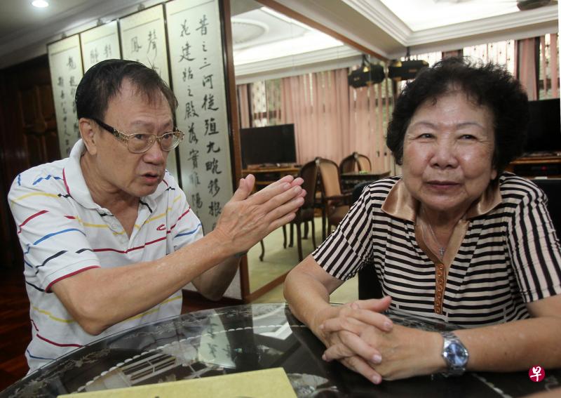 伍光炎(左)已失智,目前在新山和原配(右)一起生活。(档案照) 伍光炎(左)已失智,目前在新山和原配(右)一起生活。(档案照)