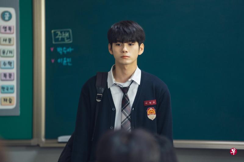 邕圣祐在《18岁的瞬间》表现出色。(Viu提供) 邕圣祐在《18岁的瞬间》表现出色。(Viu提供)