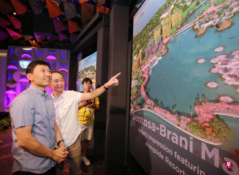 贸工部兼教育部高级政务部长徐芳达(左一)指出,关闭和拆除鱼尾狮塔并非容易的决定。(严宣融摄) 贸工部兼教育部高级政务部长徐芳达(左一)指出,关闭和拆除鱼尾狮塔并非容易的决定。(严宣融摄)