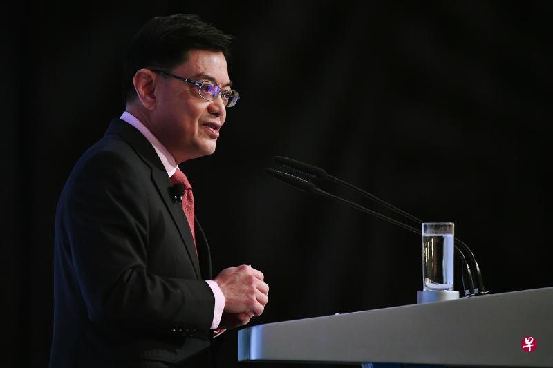 副总理王瑞杰在新加坡峰会晚宴上发表主旨演讲,聚焦三大社会问题。(海峡时报) 副总理王瑞杰在新加坡峰会晚宴上发表主旨演讲,聚焦三大社会问题。(海峡时报)