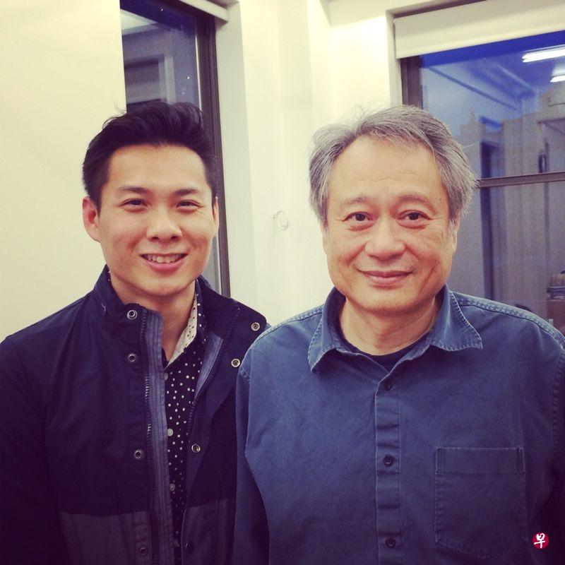 李安(右)主导的金马50,大胆提拔当时默默无闻的本地新导演陈哲艺。(档案照) 李安(右)主导的金马50,大胆提拔当时默默无闻的本地新导演陈哲艺。(档案照)