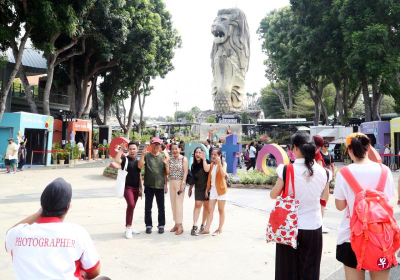 建于1995年的圣淘沙鱼尾狮,最后一个开放日是10月20日,之后将走入历史。(饶进礼摄) 建于1995年的圣淘沙鱼尾狮,最后一个开放日是10月20日,之后将走入历史。(饶进礼摄)