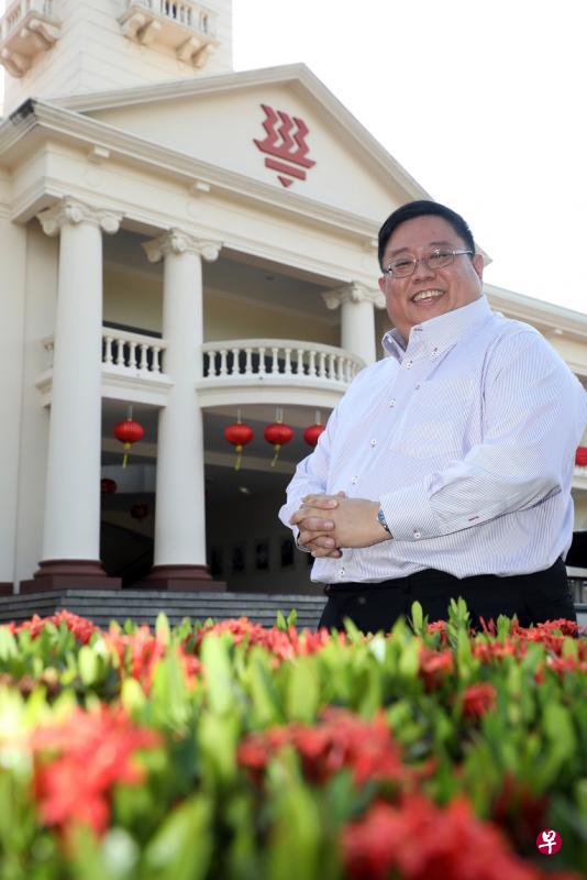 华侨中学董事会董事长李德龙:本地华中国际学校的学生,同未来的中新广州知识城国际学校学生,将有机会互访交流。(档案照片) 华侨中学董事会董事长李德龙:本地华中国际学校的学生,同未来的中新广州知识城国际学校学生,将有机会互访交流。(档案照片)