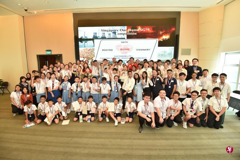 贸工部长陈振声昨天出席SG75比赛的颁奖典礼。(丹戎巴葛—中峇鲁公民咨询委员会) 贸工部长陈振声昨天出席SG75比赛的颁奖典礼。(丹戎巴葛—中峇鲁公民咨询委员会)