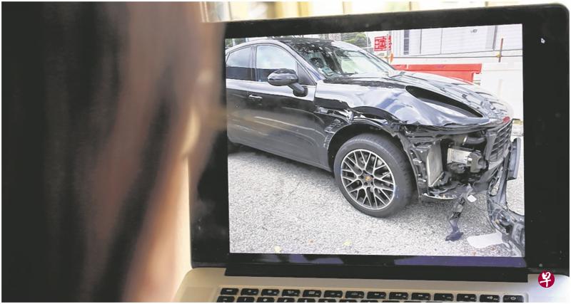 李美玲驾驶的保时捷轿车被拖车撞至车头损毁。(梁麒麟摄) 李美玲驾驶的保时捷轿车被拖车撞至车头损毁。(梁麒麟摄)