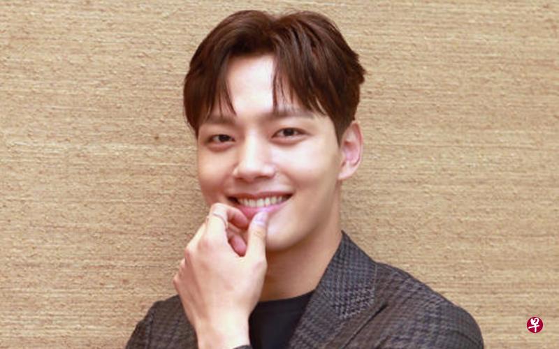 为了答谢观众的支持,吕珍九昨天来新为剧造势并和粉丝见面。(唐家鸿摄) 为了答谢观众的支持,吕珍九昨天来新为剧造势并和粉丝见面。(唐家鸿摄)