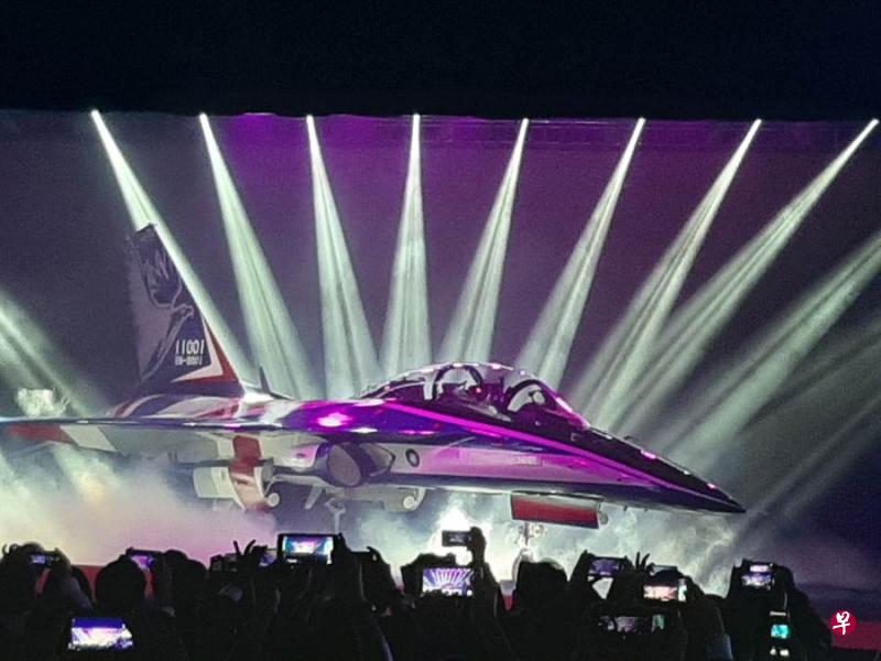 台湾首款高级教练机“勇鹰”24日上午出厂。(台湾国防部) 台湾首款高级教练机“勇鹰”24日上午出厂。(台湾国防部)