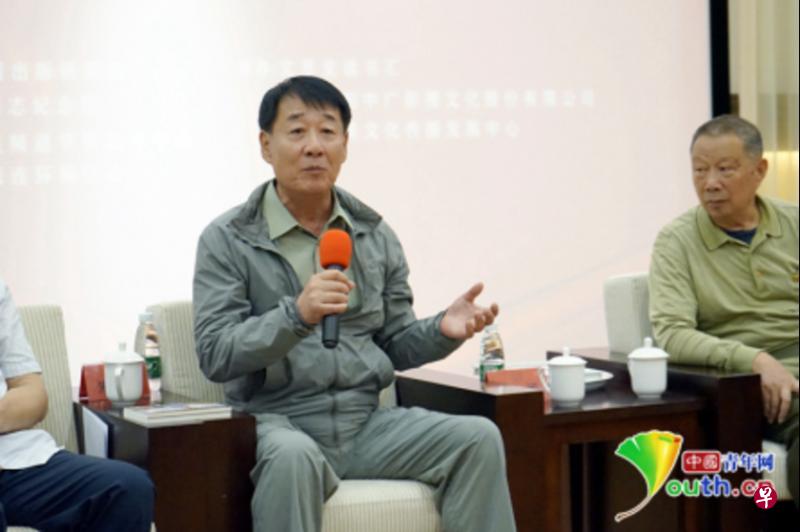 中国前国家主席刘少奇之子、现任全国人大财经委员会副主任委员刘源星期六在其新著《我的父亲刘少奇》出版座谈会暨电影《少年刘少奇》发布会上发言。(互联网) 中国前国家主席刘少奇之子、现任全国人大财经委员会副主任委员刘源星期六在其新著《我的父亲刘少奇》出版座谈会暨电影《少年刘少奇》发布会上发言。(互联网)