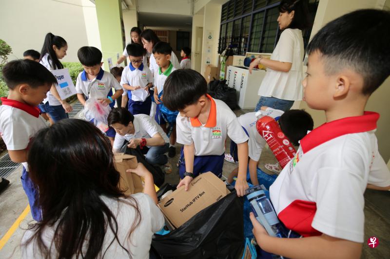 弥陀学校从小灌输学生环保意识,让学生每周固定时间收集可循环物品,去年共收到9150公斤的可循环物。(梁麒麟摄) 弥陀学校从小灌输学生环保意识,让学生每周固定时间收集可循环物品,去年共收到9150公斤的可循环物。(梁麒麟摄)