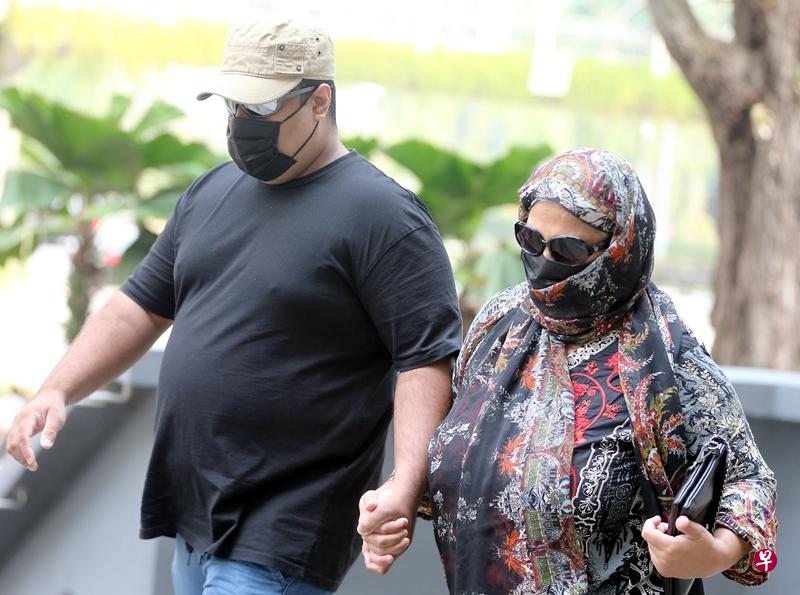 亚伯拉罕·洛克(左)被判监46个月,其母亲塔拉特·法曼则入狱13个月。(海峡时报) 亚伯拉罕·洛克(左)被判监46个月,其母亲塔拉特·法曼则入狱13个月。(海峡时报)