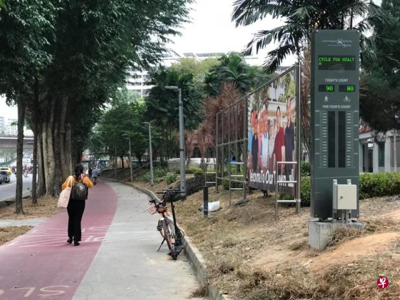 电子显示板仅显示路过该地点的行人和骑士人数,却没有之前计划安装的车速显示功能。(互联网) 电子显示板仅显示路过该地点的行人和骑士人数,却没有之前计划安装的车速显示功能。(互联网)