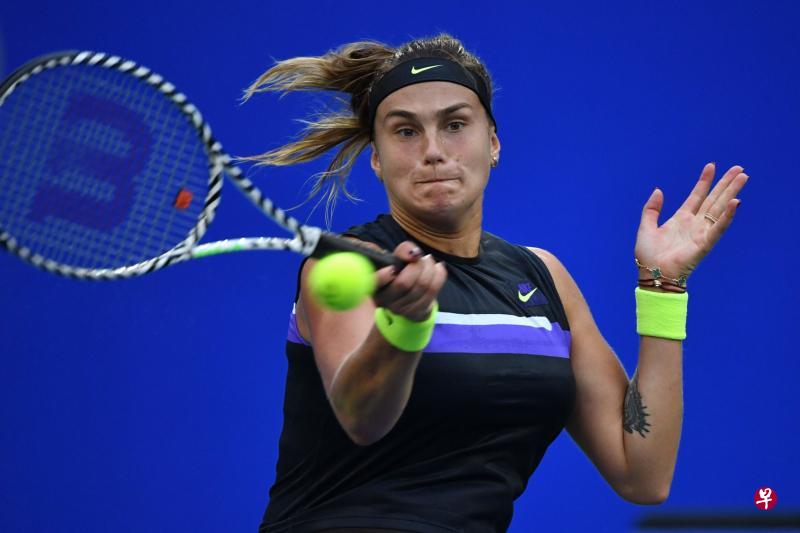 白俄罗斯球员阿丽娜淘汰澳洲球员阿什莉,顺利进入决赛。(法新社) 白俄罗斯球员阿丽娜淘汰澳洲球员阿什莉,顺利进入决赛。(法新社)