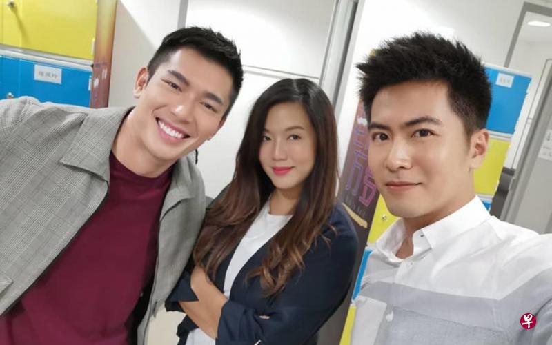 《老友万岁》剧情安排瑞恩(中)的荧幕情人黄俊雄(左一)介入她和徐彬之间的感情,但有观众要求剧情让瑞恩和徐彬开花结果。(徐彬IG) 《老友万岁》剧情安排瑞恩(中)的荧幕情人黄俊雄(左一)介入她和徐彬之间的感情,但有观众要求剧情让瑞恩和徐彬开花结果。(徐彬IG)