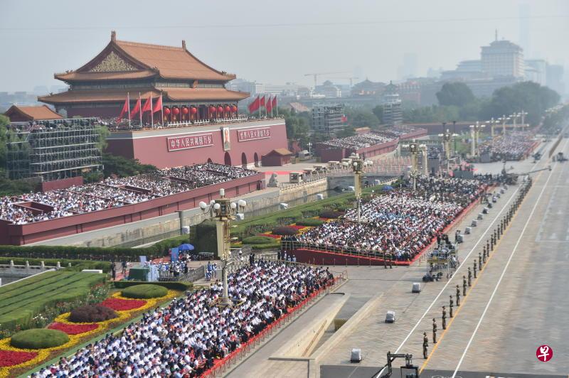 庆祝中国成立70周年大会在北京天安门广场举行。(新华社) 庆祝中国成立70周年大会在北京天安门广场举行。(新华社)