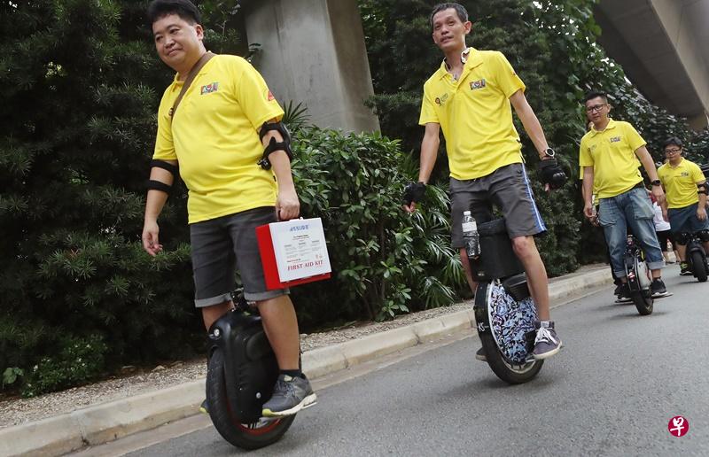 守望小组”鼓励居民加入巡逻大队,除了能服务社区,也能促进邻居之间的交流。(摄影 /陈来福) 守望小组”鼓励居民加入巡逻大队,除了能服务社区,也能促进邻居之间的交流。(摄影 /陈来福)