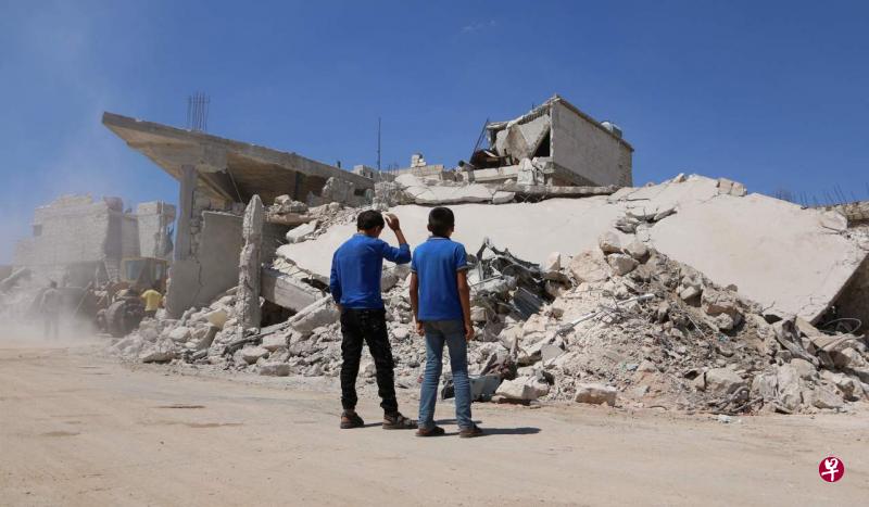 叙利亚石油和矿产资源部长加尼姆表示,叙危机爆发至今,石油部门损失总计达810亿美元(1120亿新元)。 叙利亚石油和矿产资源部长加尼姆表示,叙危机爆发至今,石油部门损失总计达810亿美元(1120亿新元)。