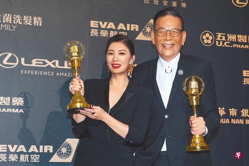 贾静雯(左)以《我们与恶的距离》勇夺戏剧节目女主角奖。右为龙劭华,他以《菜头梗的滋味》拿下戏剧节目男主角奖。(互联网) 贾静雯(左)以《我们与恶的距离》勇夺戏剧节目女主角奖。右为龙劭华,他以《菜头梗的滋味》拿下戏剧节目男主角奖。(互联网)