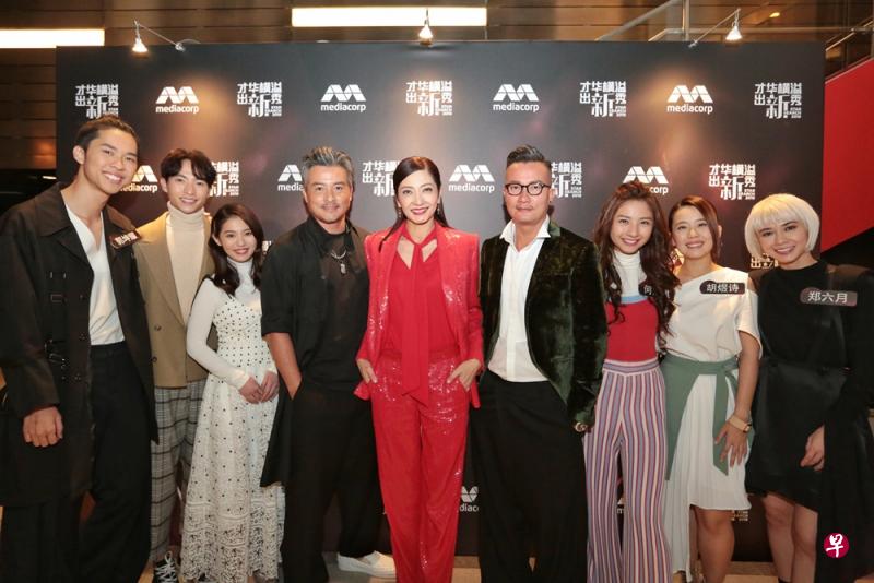 六名新秀郑六月、何鎂琪、郭坤耀、曾晓晴、胡煜诗和林子颖通过今晚的考验,挺进大决赛。(徐颖荃摄) 六名新秀郑六月、何鎂琪、郭坤耀、曾晓晴、胡煜诗和林子颖通过今晚的考验,挺进大决赛。(徐颖荃摄)