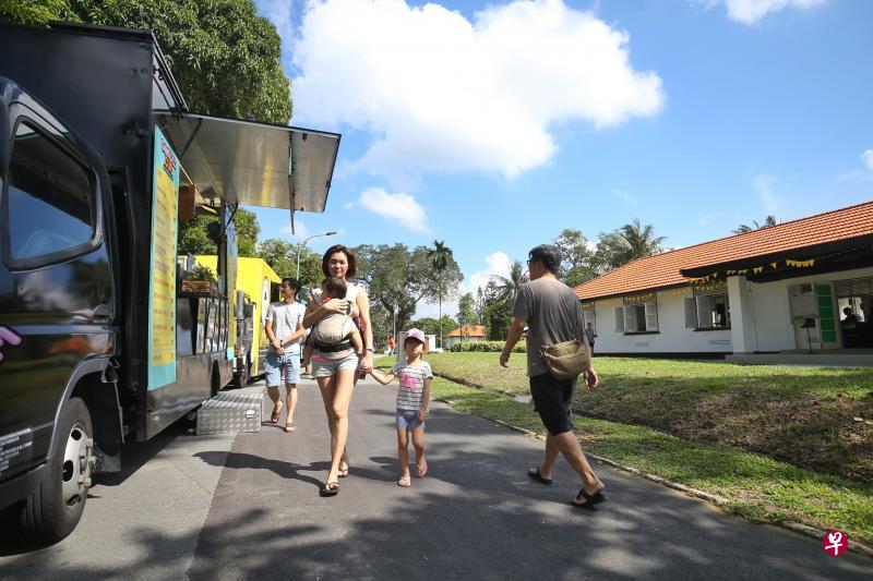 实里达航空园这几年经过翻新后,吸引了许多特色餐饮业者入驻,成为国人餐饮休闲的去处。(谢智扬摄) 实里达航空园这几年经过翻新后,吸引了许多特色餐饮业者入驻,成为国人餐饮休闲的去处。(谢智扬摄)