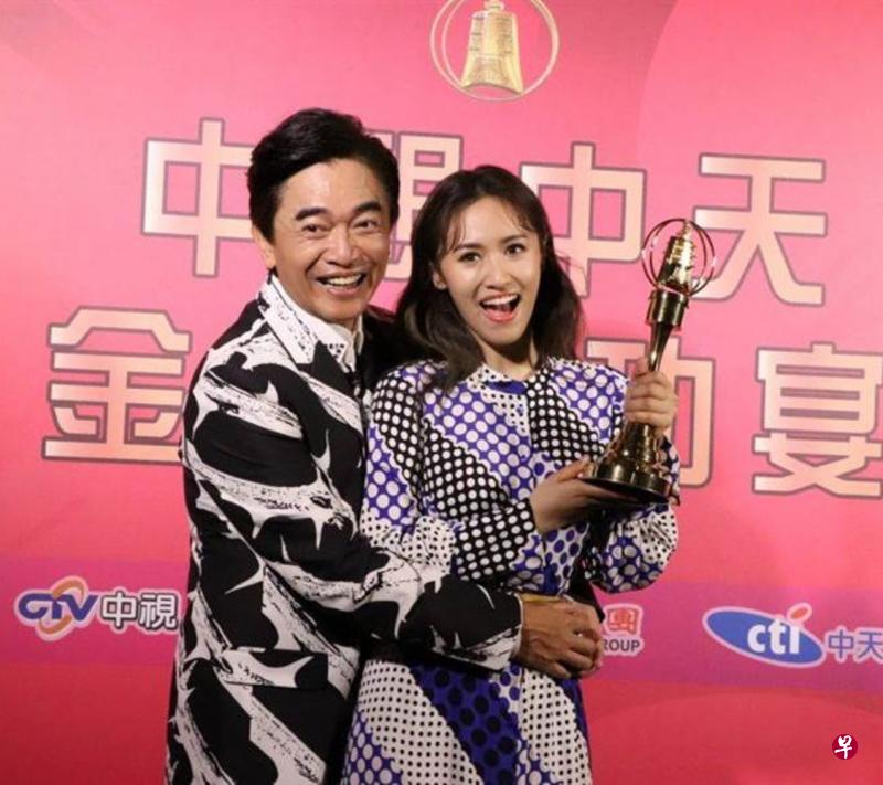 吴姗儒与老爸吴宗宪开心庆功。(互联网) 吴姗儒与老爸吴宗宪开心庆功。(互联网)