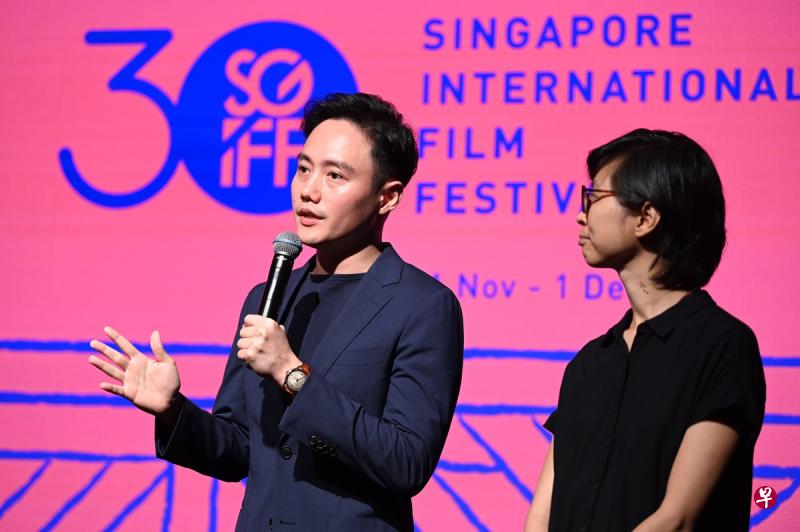 本地导演巫俊锋与电影人Sun Koh一起分享今年新加坡国际电影节精彩活动。（照片/ 主办方提供）