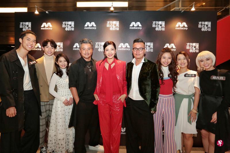 胜出的六名新秀和导师们合照,郭坤耀(左起)、林子颖、曾晓晴、李铭顺、黄碧仁、陈汉玮、何镁琪、胡煜诗和郑六月。(徐颖荃摄) 胜出的六名新秀和导师们合照,郭坤耀(左起)、林子颖、曾晓晴、李铭顺、黄碧仁、陈汉玮、何镁琪、胡煜诗和郑六月。(徐颖荃摄)