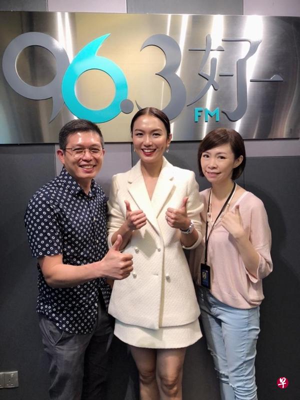 白薇秀（中）昨傍晚做客96.3好FM接受《下班ing》两位主持人丽仪和国贤的访问。（陈丽仪提供）