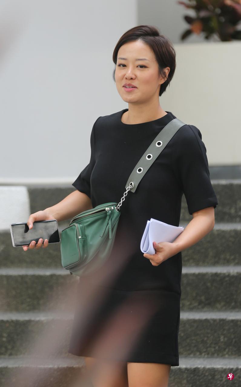 傅丽安面对一项酒后开车罪状,指她于本月2日凌晨12时50分,开车途经荷兰路时,被发现体内的酒精含量超标。(海峡时报) 傅丽安面对一项酒后开车罪状,指她于本月2日凌晨12时50分,开车途经荷兰路时,被发现体内的酒精含量超标。(海峡时报)