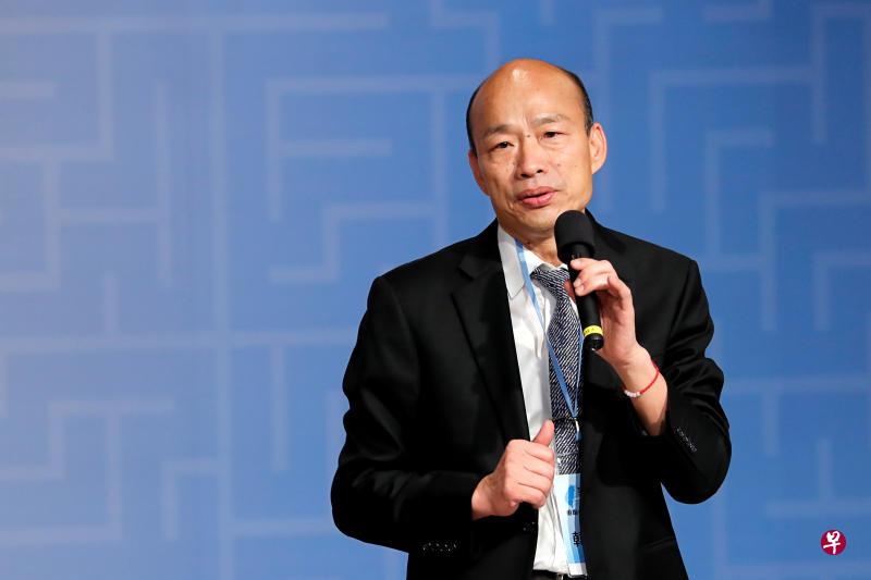 韩国瑜档案照。图为其4月30日在台北举办的一个论坛上发表演讲。(路透社) 韩国瑜档案照。图为其4月30日在台北举办的一个论坛上发表演讲。(路透社)