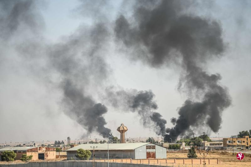 土耳其武装部队周三(10月9日)对叙利亚东北部库尔德武装控制的地区发动攻击。(法新社) 土耳其武装部队周三(10月9日)对叙利亚东北部库尔德武装控制的地区发动攻击。(法新社)