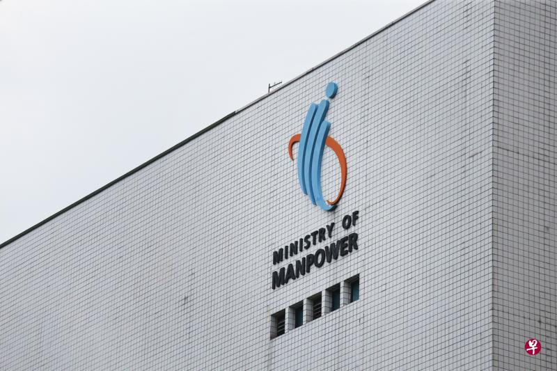 过去一年,人力部试验和推出多个新执法措施,包括要求雇主主动申报是否有拖欠员工薪金等,以更好地确保雇主遵守雇佣法令,保障员工的权利。 (档案照) 过去一年,人力部试验和推出多个新执法措施,包括要求雇主主动申报是否有拖欠员工薪金等,以更好地确保雇主遵守雇佣法令,保障员工的权利。 (档案照)