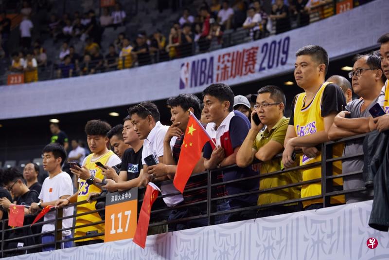 美国职业篮球联赛(NBA)休斯顿火箭队总经理莫雷(Daryl Morey)早前发表挺香港反对派的推文,令不少中国球迷震怒,球队遭中国封杀。(法新社) 美国职业篮球联赛(NBA)休斯顿火箭队总经理莫雷(Daryl Morey)早前发表挺香港反对派的推文,令不少中国球迷震怒,球队遭中国封杀。(法新社)