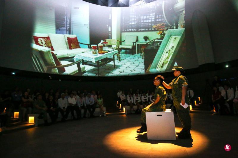 知新馆新剧场“思维交流站”结合多媒体和戏剧,将于明年1月开始演出“最后的光芒”,让公众深入探讨国民服役的课题。(陈斌勤摄) 知新馆新剧场“思维交流站”结合多媒体和戏剧,将于明年1月开始演出“最后的光芒”,让公众深入探讨国民服役的课题。(陈斌勤摄)