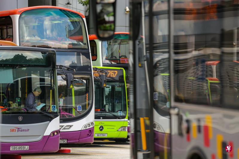 本地巴士业者纷纷“抢”招司机。(档案照) 本地巴士业者纷纷“抢”招司机。(档案照)