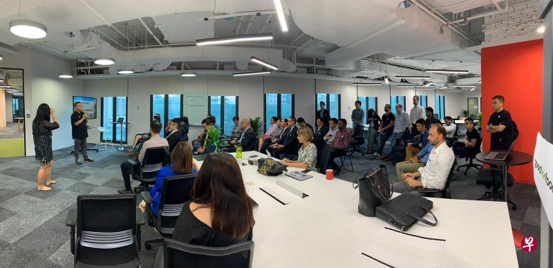 获选加入新加坡旅游创新工坊的九家公司代表日前参加了分享会,与新加坡旅游局和业界代表会面。(新加坡旅游局提供) 获选加入新加坡旅游创新工坊的九家公司代表日前参加了分享会,与新加坡旅游局和业界代表会面。(新加坡旅游局提供)