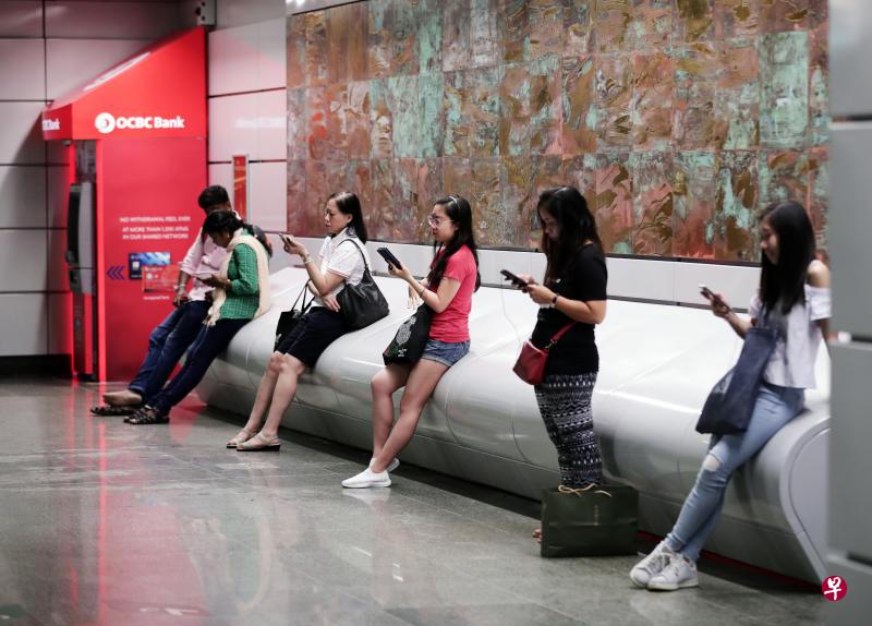 政府将携同电信业者,打造至少两个独立的全国5G电信网络,以及覆盖特定范围的两个地方性5G电信网络。(档案照) 政府将携同电信业者,打造至少两个独立的全国5G电信网络,以及覆盖特定范围的两个地方性5G电信网络。(档案照)