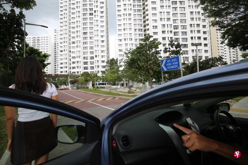 蔡文洁为11岁女儿呼召私召车去宏茂桥的阿嫲住家,结果私召车司机却在半路将身无分文的女儿赶下车。(示意图/梁麒麟摄) 蔡文洁为11岁女儿呼召私召车去宏茂桥的阿嫲住家,结果私召车司机却在半路将身无分文的女儿赶下车。(示意图/梁麒麟摄)