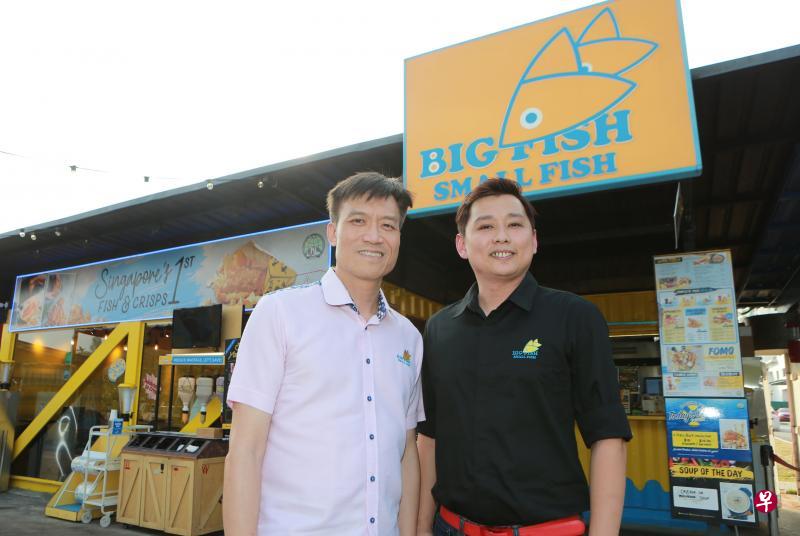 在同一家餐馆打工的谭觉仁(左)和王玮胜,共事数年后决定创办炸鱼品牌Big Fish Small Fish,并计划把业务拓展到更多海外市场。(唐家鸿摄) 在同一家餐馆打工的谭觉仁(左)和王玮胜,共事数年后决定创办炸鱼品牌Big Fish Small Fish,并计划把业务拓展到更多海外市场。(唐家鸿摄)