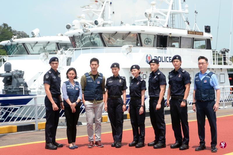 《警徽天职5》方展发(左三起)、林慧玲、何盈莹、包勋评等主角饰演不同警察部门成员。(档案照) 《警徽天职5》方展发(左三起)、林慧玲、何盈莹、包勋评等主角饰演不同警察部门成员。(档案照)