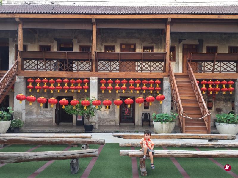 老建筑是一个城市的记忆。保存一个城市的老建筑,等于保存一个城市的记忆。在这方面,曼谷近年一次又一次交出亮眼成绩,依偎湄南河畔的历史文创园区“廊1919”便是其中一例。 老建筑是一个城市的记忆。保存一个城市的老建筑,等于保存一个城市的记忆。在这方面,曼谷近年一次又一次交出亮眼成绩,依偎湄南河畔的历史文创园区“廊1919”便是其中一例。