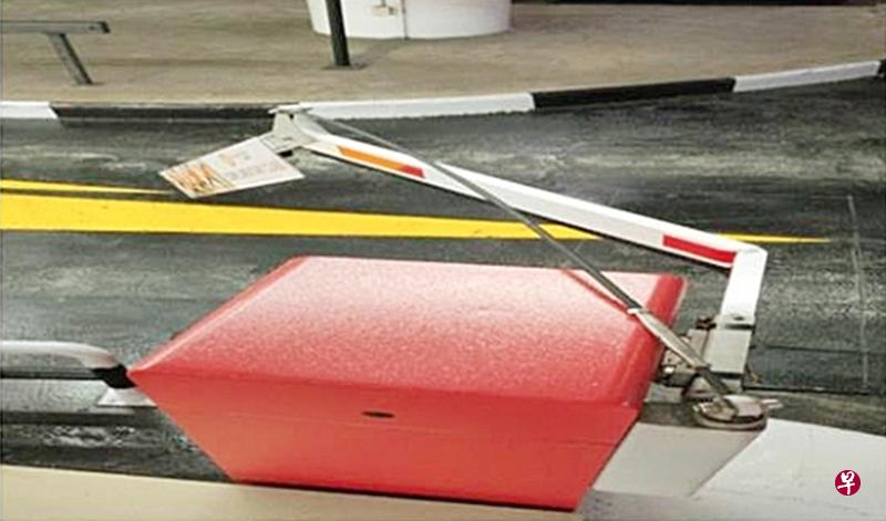 林先生出示,当时电子收费闸门的情况。(读者提供) 林先生出示,当时电子收费闸门的情况。(读者提供)