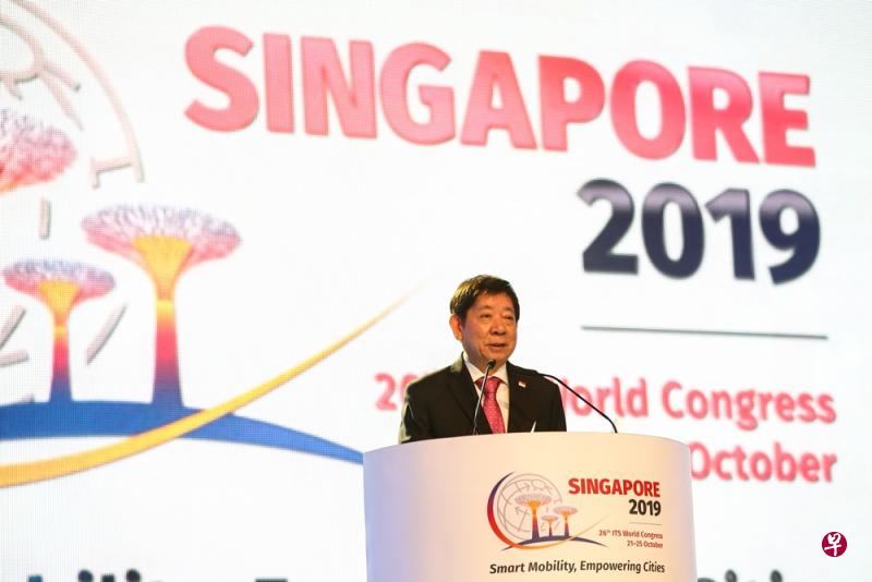 基础建设统筹部长兼交通部长许文远今天在智能交通系统世界大会开幕典礼上致辞。(陈斌勤摄) 基础建设统筹部长兼交通部长许文远今天在智能交通系统世界大会开幕典礼上致辞。(陈斌勤摄)