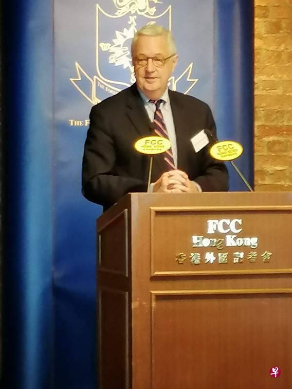 美国乔治·华盛顿大学教授沈大伟,昨天在香港外国记者会畅谈中国在世界扮演的角色。(易锐民摄) 美国乔治·华盛顿大学教授沈大伟,昨天在香港外国记者会畅谈中国在世界扮演的角色。(易锐民摄)