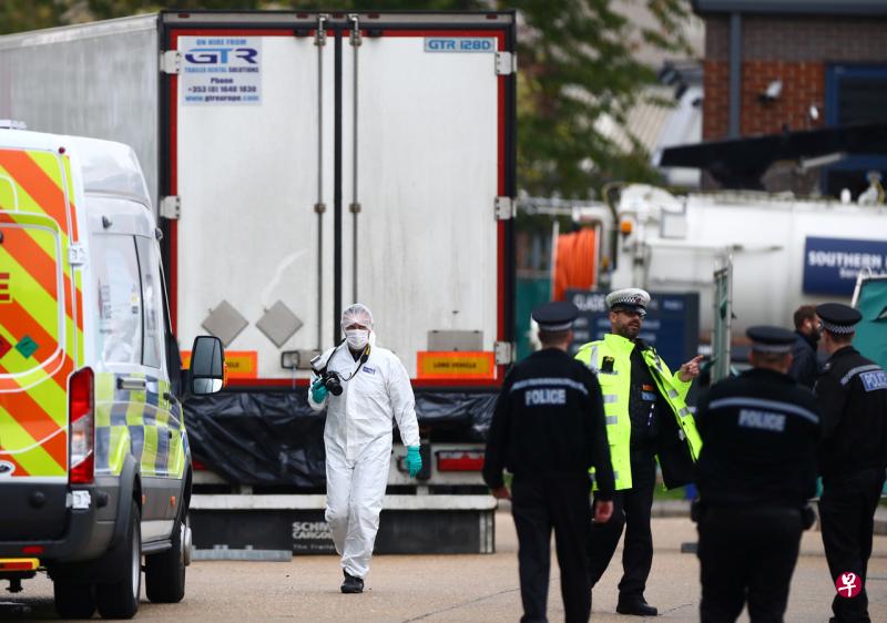 英国警方在人口贩运的罪名下逮捕了另外两名与集装箱藏尸案有关的嫌犯。(路透社) 英国警方在人口贩运的罪名下逮捕了另外两名与集装箱藏尸案有关的嫌犯。(路透社)