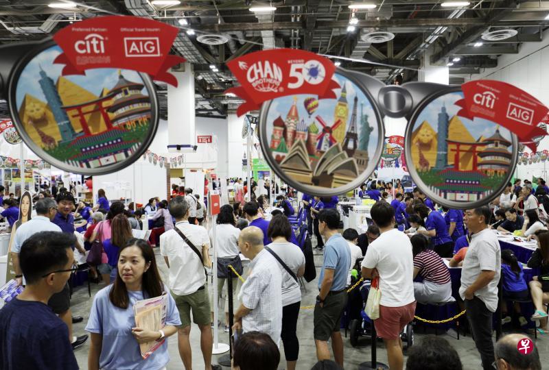 今年7月的曾兄弟旅游展吸引到许多本地旅客预订年底的旅游配套。(档案照片) 今年7月的曾兄弟旅游展吸引到许多本地旅客预订年底的旅游配套。(档案照片)
