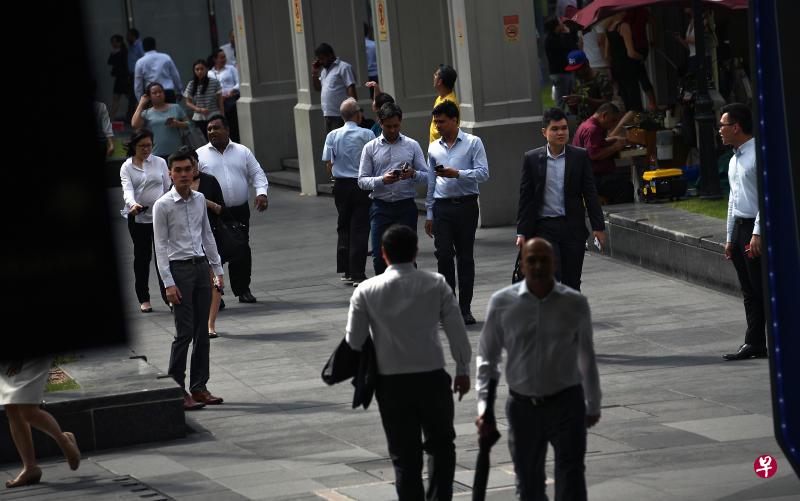 人力部发布的第三季劳动市场预估报告显示,我国总就业人数增加2万2400人,比前一个季度的6200人增加三倍。(档案照片) 人力部发布的第三季劳动市场预估报告显示,我国总就业人数增加2万2400人,比前一个季度的6200人增加三倍。(档案照片)