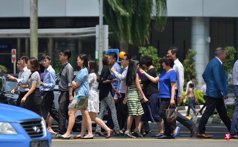 移民课题和阶级差异最可能动摇国人对政府的信任。一项全国调查发现,近四成受访者认为,这两个断层线倘若处理不当,将导致国人对政府的信任下滑。(档案照) 移民课题和阶级差异最可能动摇国人对政府的信任。一项全国调查发现,近四成受访者认为,这两个断层线倘若处理不当,将导致国人对政府的信任下滑。(档案照)